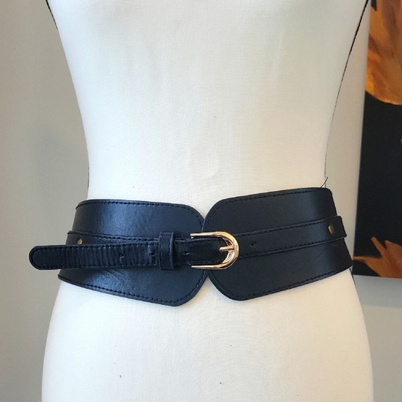 3/$30 Chic Black Belt with Gold Buckle - Picture 1 of 5
